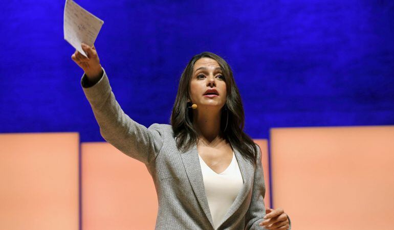 GRA070. BARCELONA, 06/09/2015.- La candidata de C's a la presidencia de la Generalitat, Inés Arrimadas, durante el acto de presentación hoy en Barcelona del programa electoral para las elecciones del 27S. EFE/Alejandro García