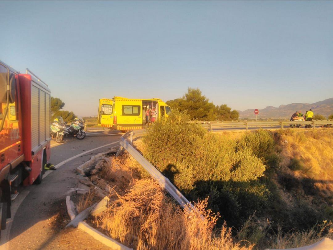 Servicios de emergencia atienden a 4 heridos en un accidente de tráfico en Alhama de Murcia ocurrido en diciembre de 2021. Foto archivo