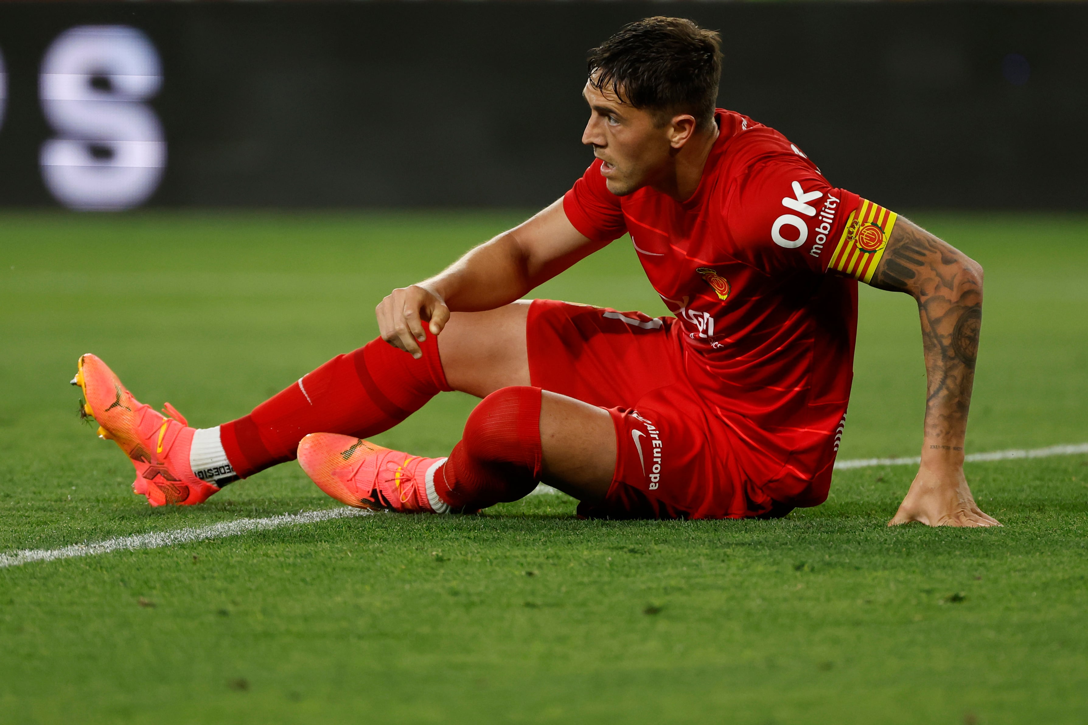 SEVILLA, 22/04/2024.- El capitán del Mallorca, Antonio Raíllo, durante el partido de la jornada 32 de LaLiga que Sevilla FC y RCD Mallorca han jugado este lunes en el estadio Ramón Sánchez-Pizjuán. EFE/Julio Muñoz
