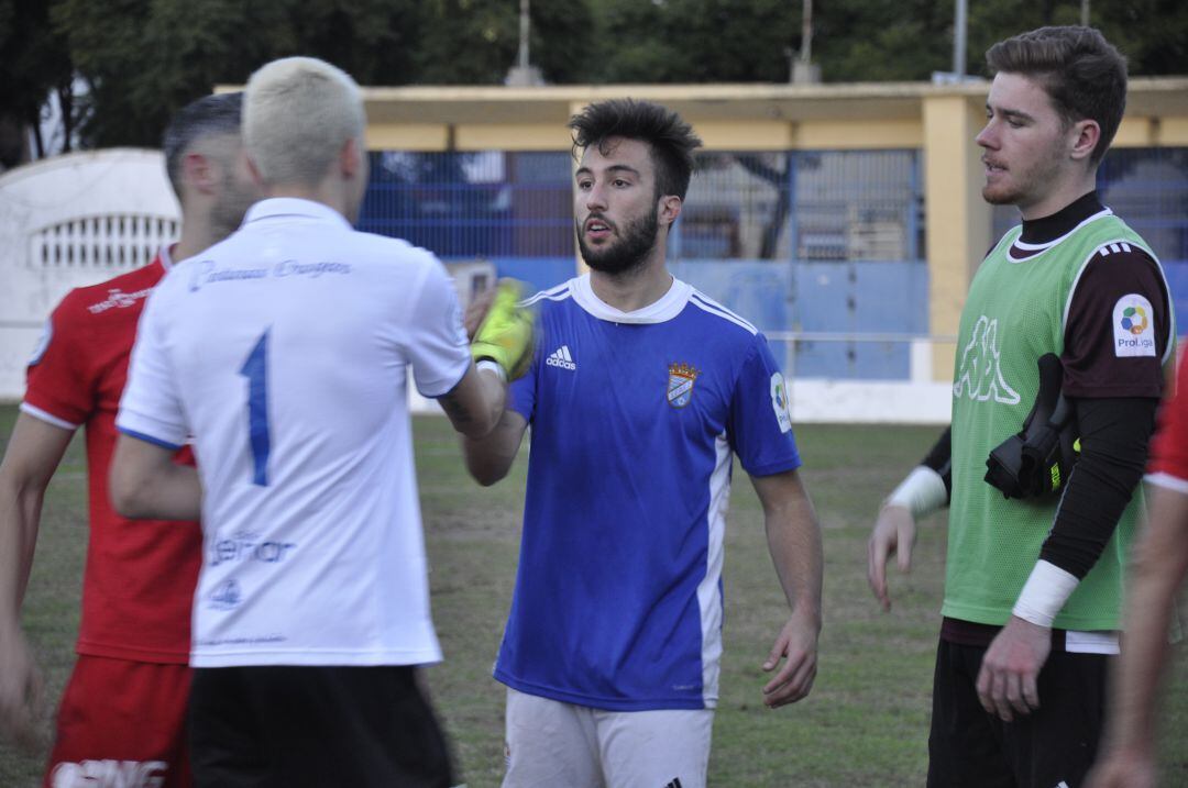 Gonzalo y Lutzardo saludando a Flere durante el partido ante el Xerez CD