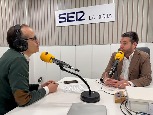 El secretario general del PSOE en La Rioja, Javier García, ha pasado por Radio Rioja para analizar la situación de su partido tras los casos de corrupción y denuncias por abuso sexual.