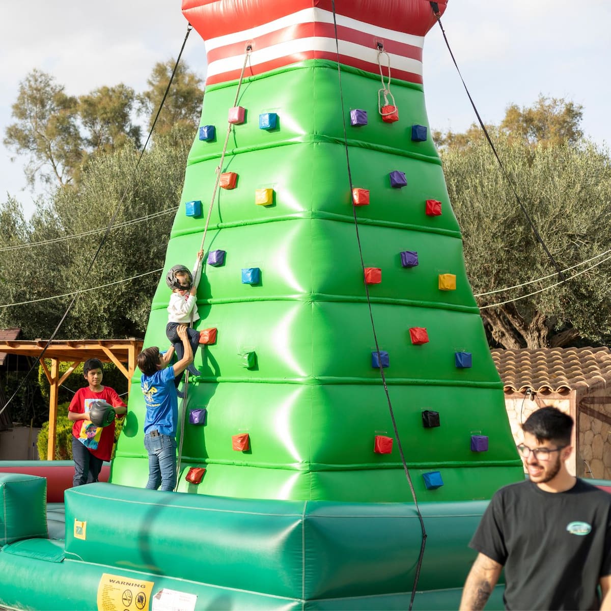 La fiesta solidaria de Palma Aquarium recauda 15.449€ para la Asociación Aspanob