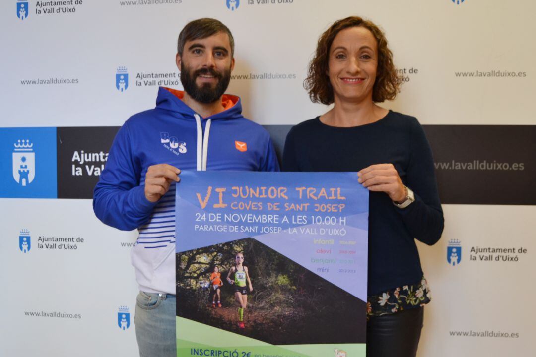 Héctor Cumba, vicepresidente del BCS Trail d’Uixó, y la concejala de Deportes, Mar Arzo.