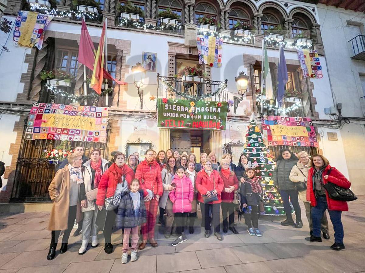 Participantes en la exposición &#039;Enganchadas por un Hilo&#039; en Jódar, el pasado mes de diciembre de 2022