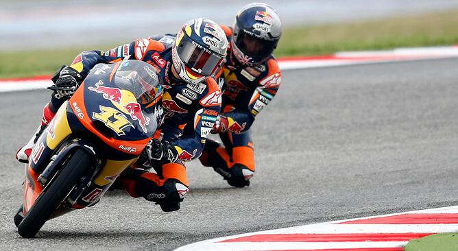 El piloto alemán toma una curva en el circuito Marco Simoncelli por delante de su compañero Sissis.