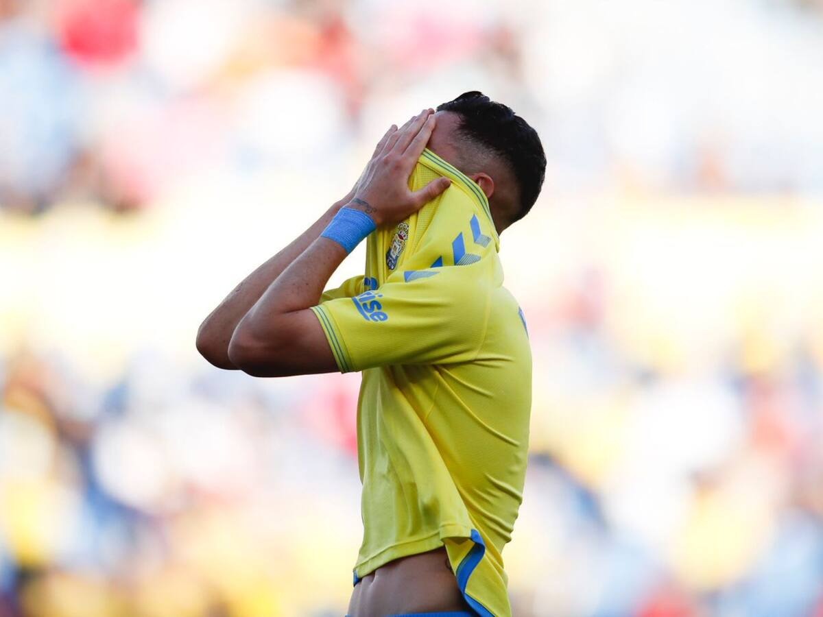 Las expulsiones de Rafa Mujica y Raúl navas ponen en bandeja el triunfo al Girona