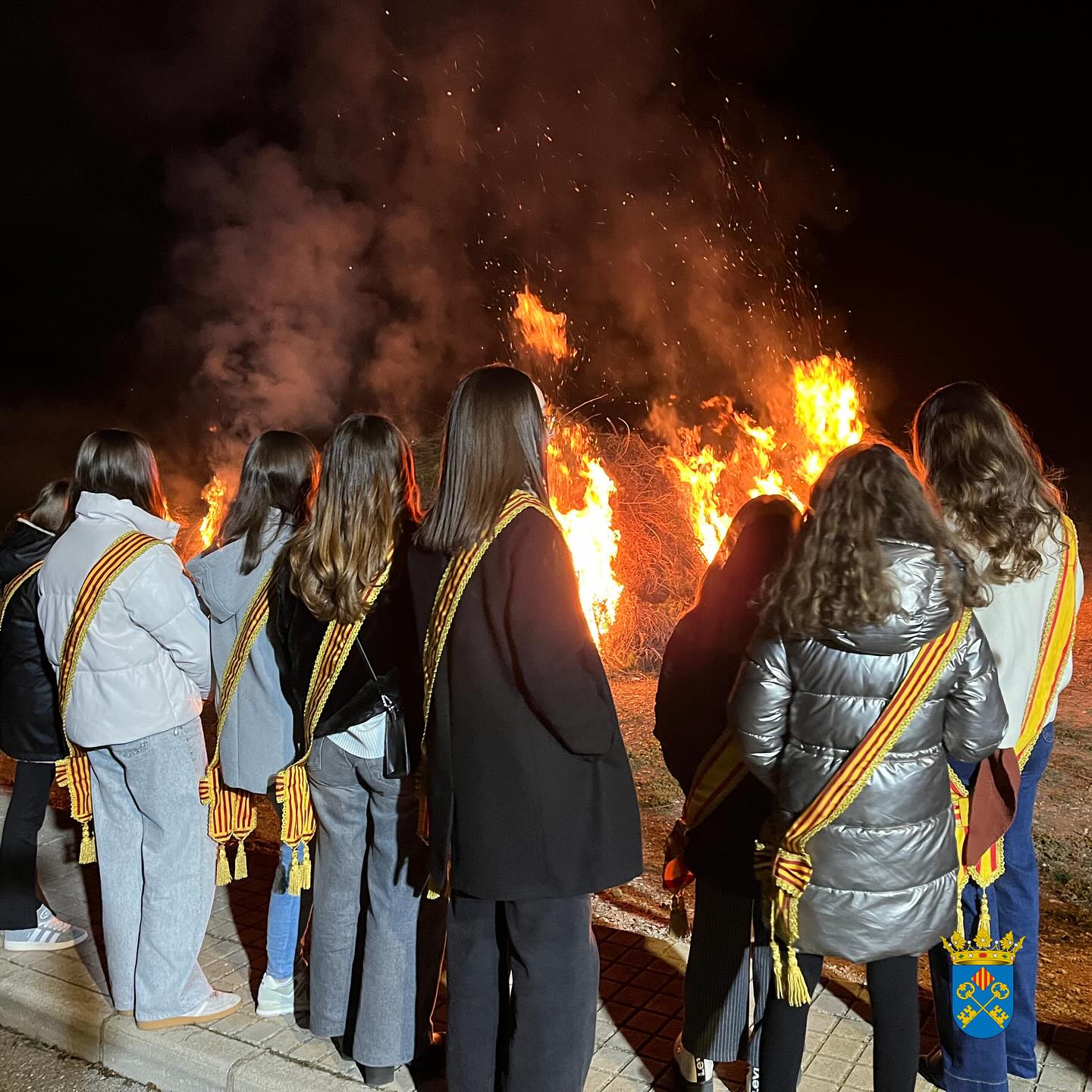 Reinas y Damas con la hoguera