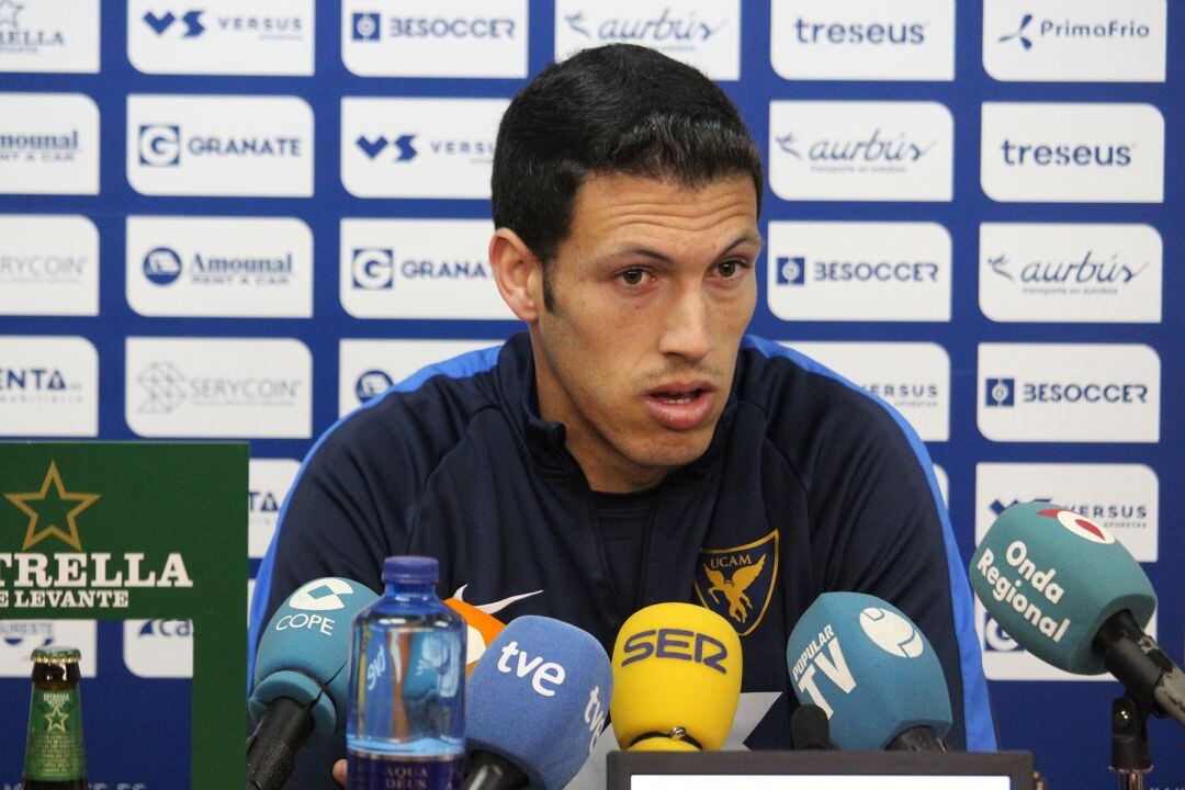 Unai Albizua en rueda de prensa