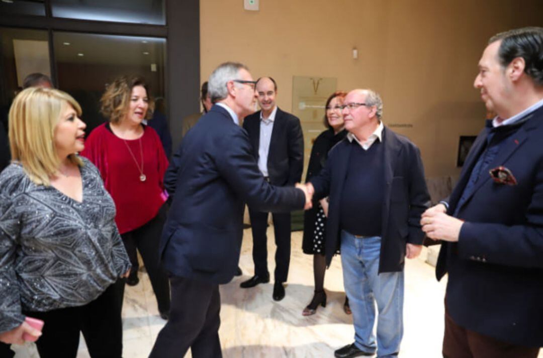 El ministro de Cultura, José Guirao, junto a la alcaldesa a su llegada al Villamarta