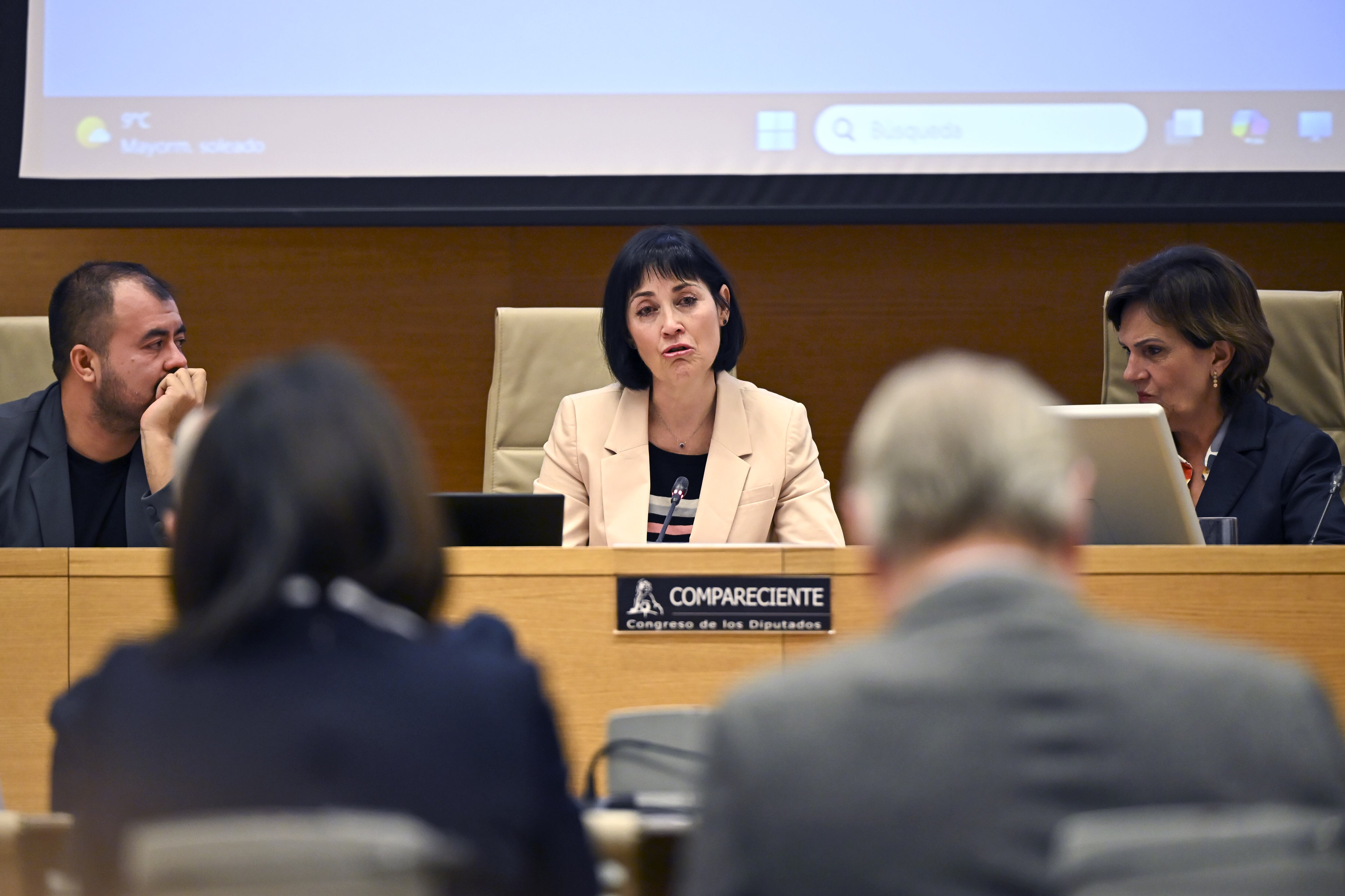La superviviente de la DANA Antonia García García (c) comparece ante la Comisión de Investigación sobre la gestión de la crisis de la dana del 29 de octubre de 2024 del Congreso de los Diputados.