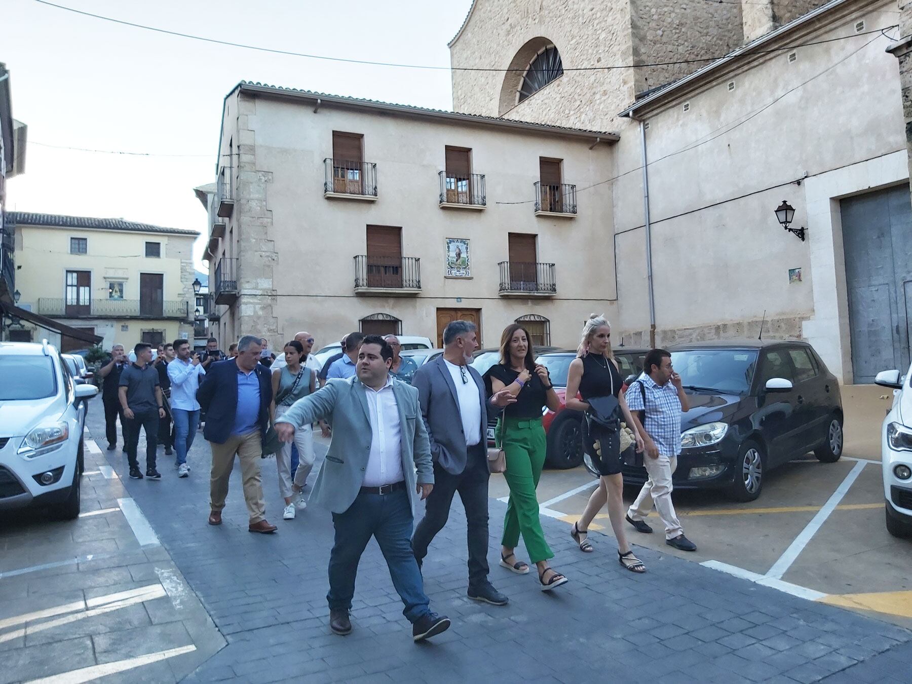 L'acte oficial d'inauguració ha començat en un passacarrer des de l'Ajuntament fins a la plaça Matzem