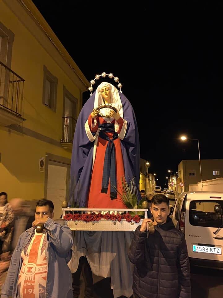 Momentos del traslado de imágenes de la Hermandad de Las Lágrimas