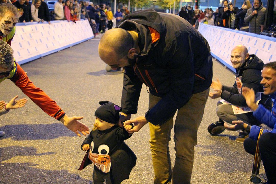 Un dels més petits de tots arriba a la meta.