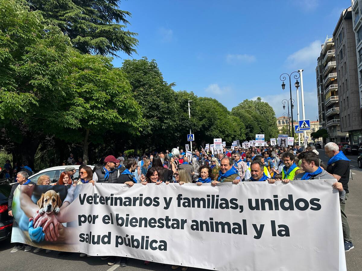 Veterinarios y familias se manifiestan en León contra el Real Decreto que regula los medicamentos animales