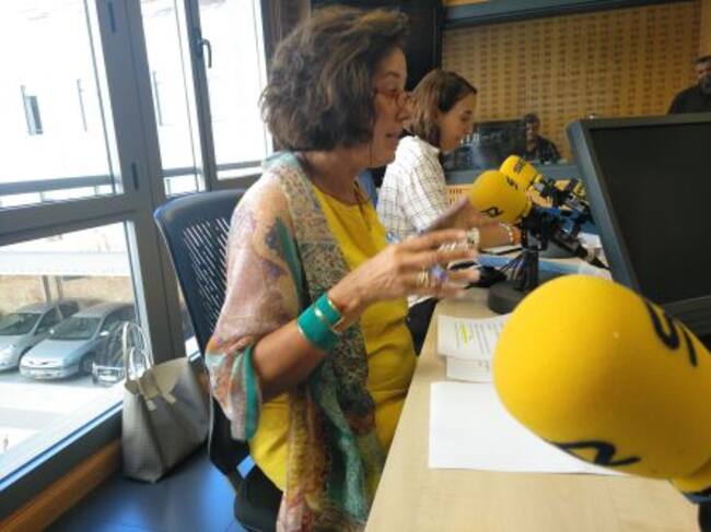 Mercedes Cantalapiedra durante su intervención en la Junta de Portavoces con Pilar Vicente en la parte posterior