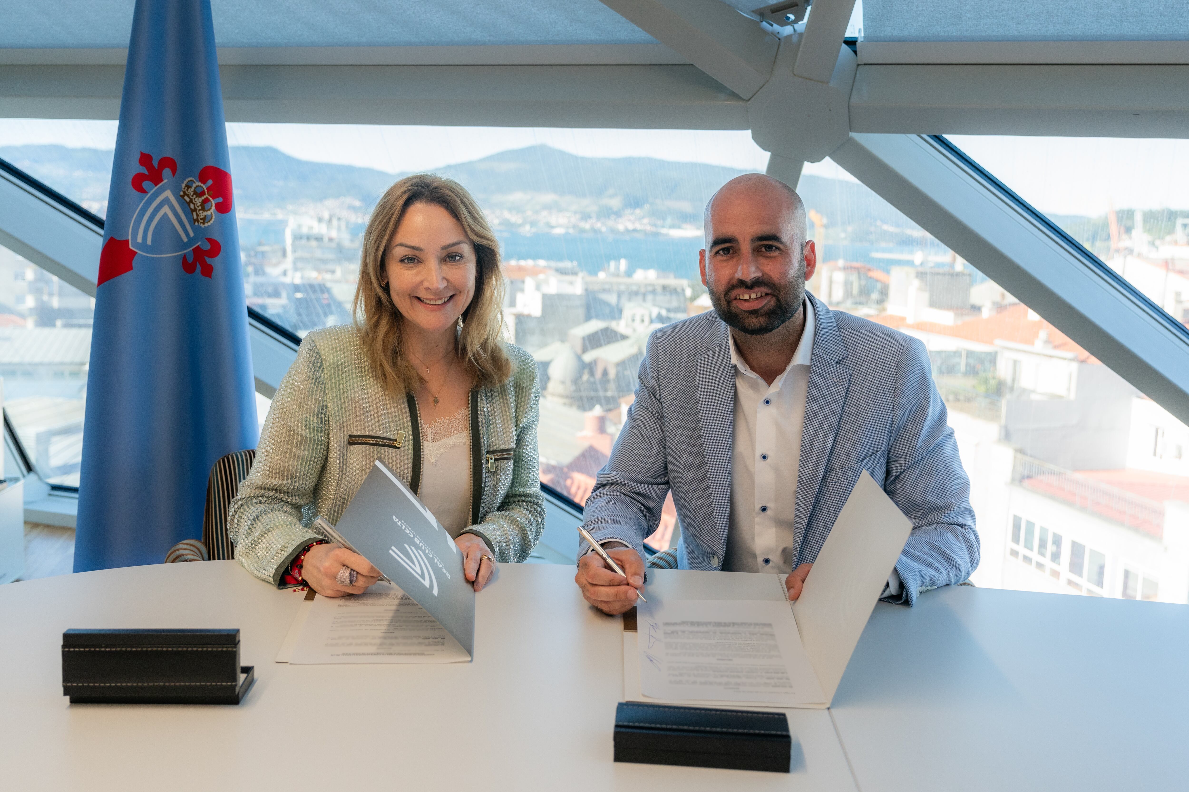 Claudio Giráldez y Marián Mouriño sellan la continuidad del técnico de O Porriño en el Celta