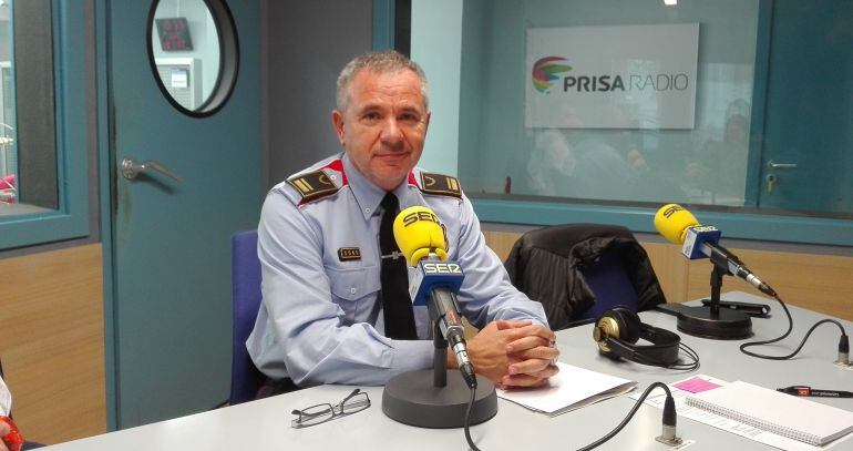 Xavier Monclús en una entrevista als estudis de Ràdio Lleida