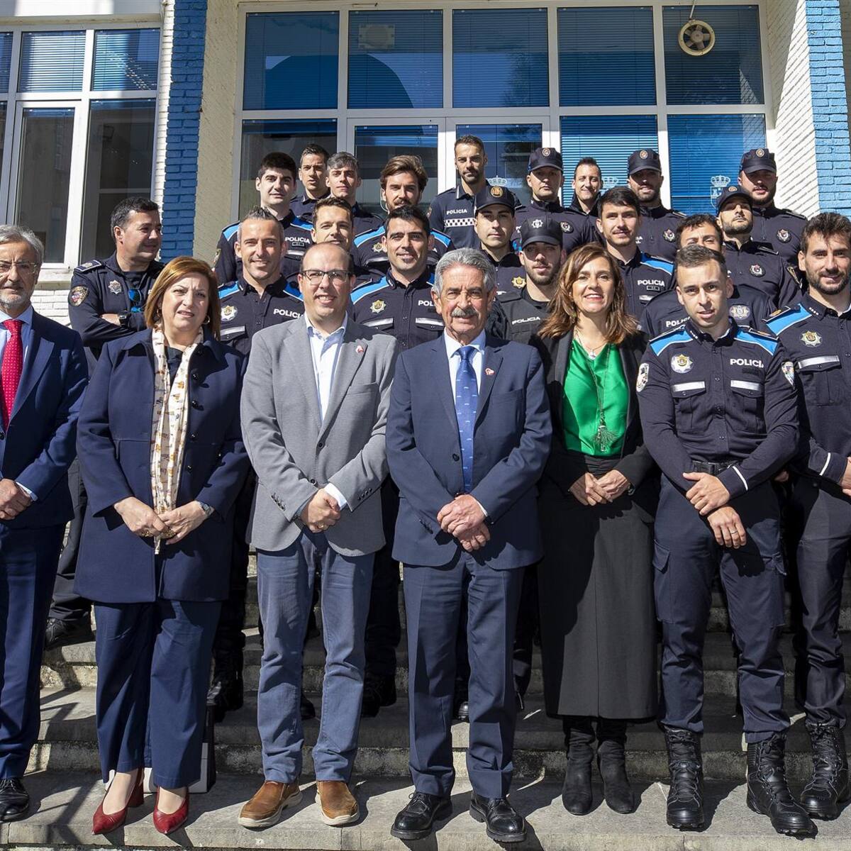 Presidencia garantiza la incorporación este verano de 23 policías locales en ochos municipios de Cantabria