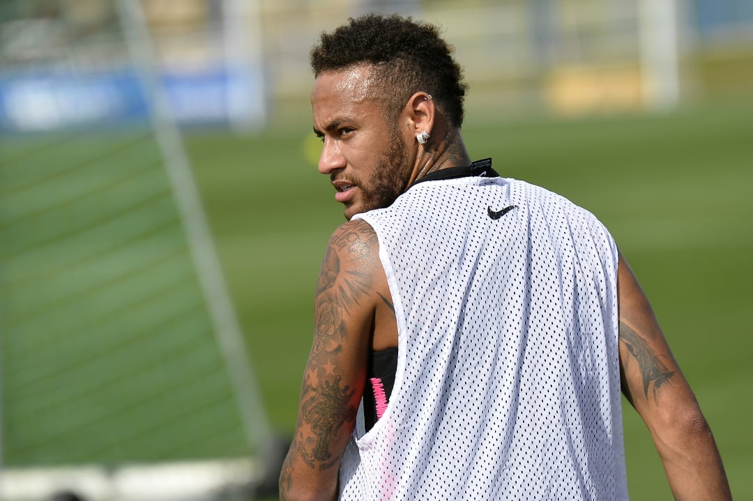 Neymar, en un entrenamiento matinal con el PSG.