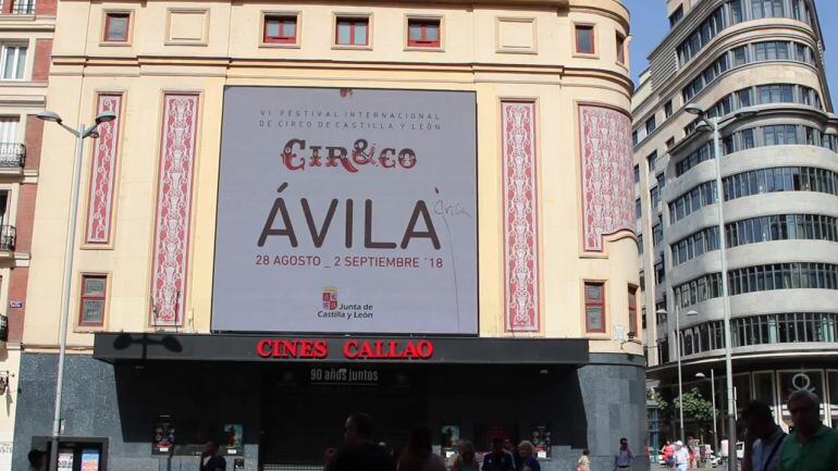 Fachada del cine Callao que dá a la plaza del mismo nombre, junto a Gran Vía