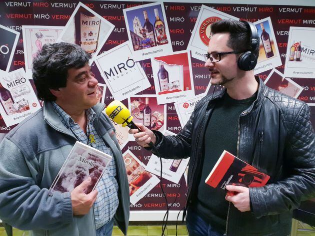 Pep Macaya parlant de la seva novel.la "Mirolina" a la sala de tasts de Vermut Miró