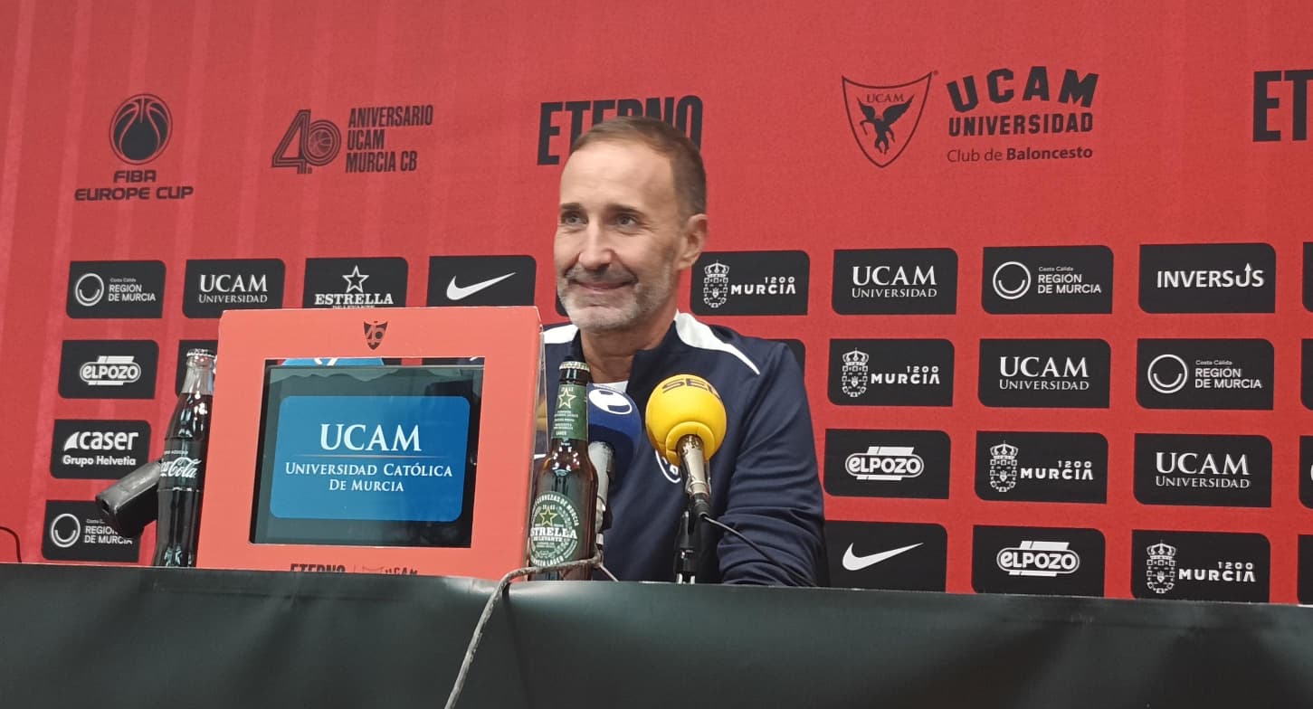 Sito Alonso en la sala de prensa del Palacio