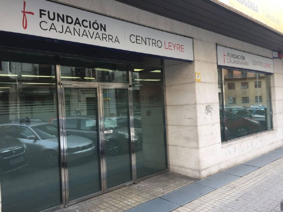 Entrada al centro Leyre de la Fundación Caja Navarra en Pamplona