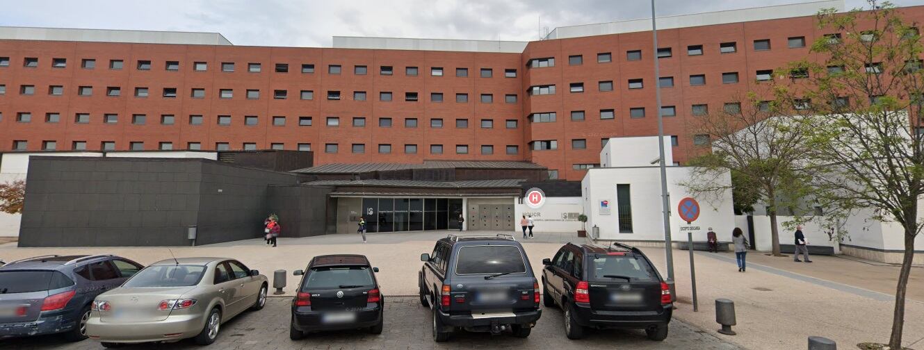 Puerta principal del hospital general universitario de Ciudad Real