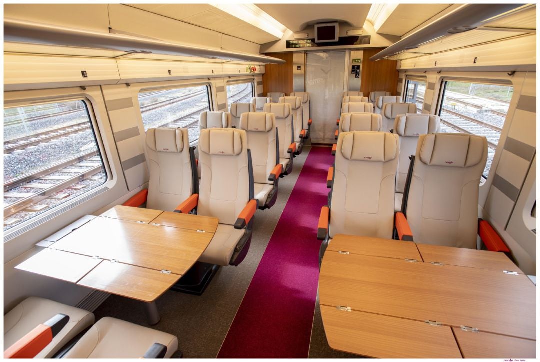 Interior del AVLO, el tren AVE low cost de Renfe.