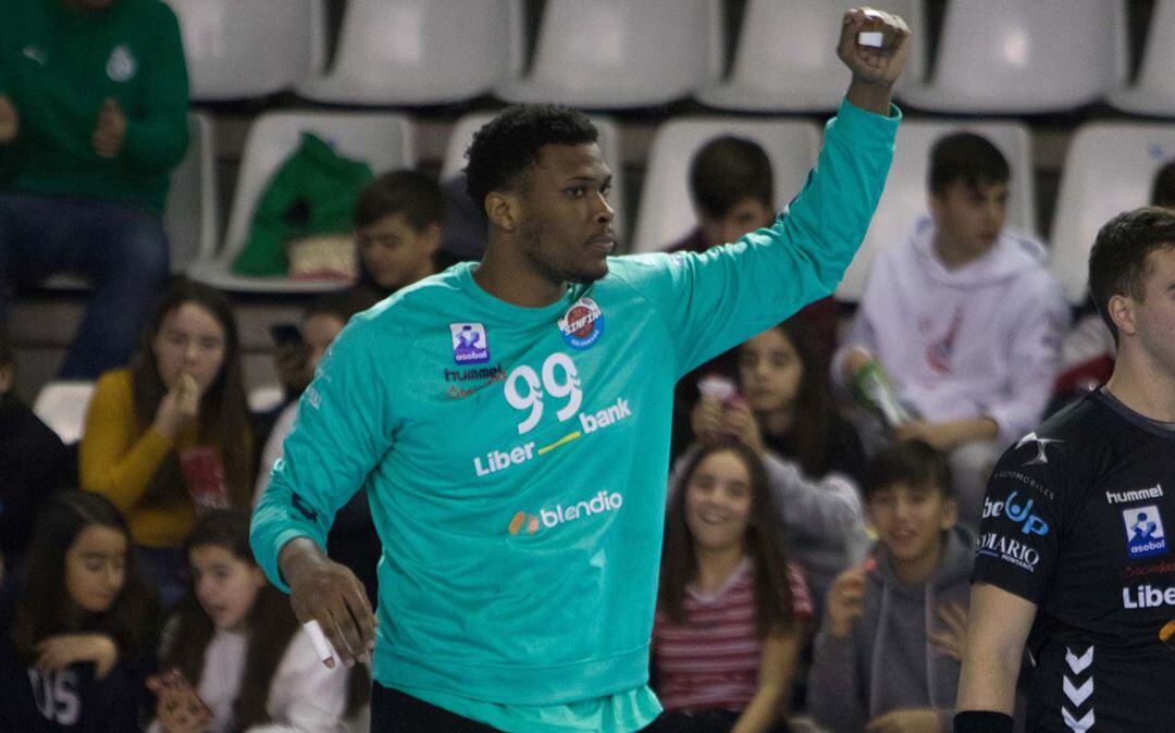 Elcio Carvalho durante un partido del Sinfín la temporada pasada