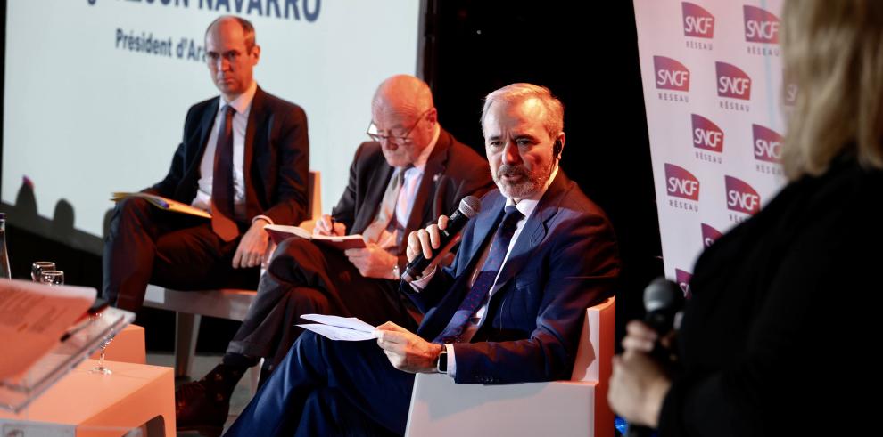 Jorge Azcón, durante su intervención en el cierre de la consulta pública previa al proyecto de reapertura del tramo Canfranc – Bedous.Fabián Simón