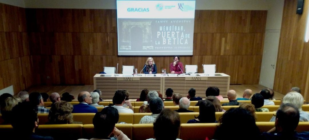 Momento de la charla sobre Iliturgi en el Museo Arqueológico Nacional.