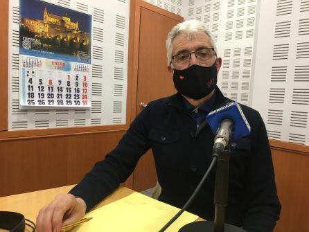 El doctor Palenzuela en el estudio de Radio Córdoba Cadena SER