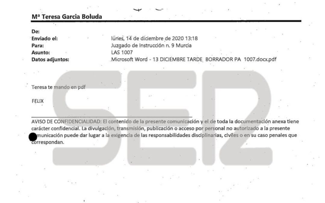 Correo del agente de la Guardia Civil al juzgado adjuntando el auto de procesamiento