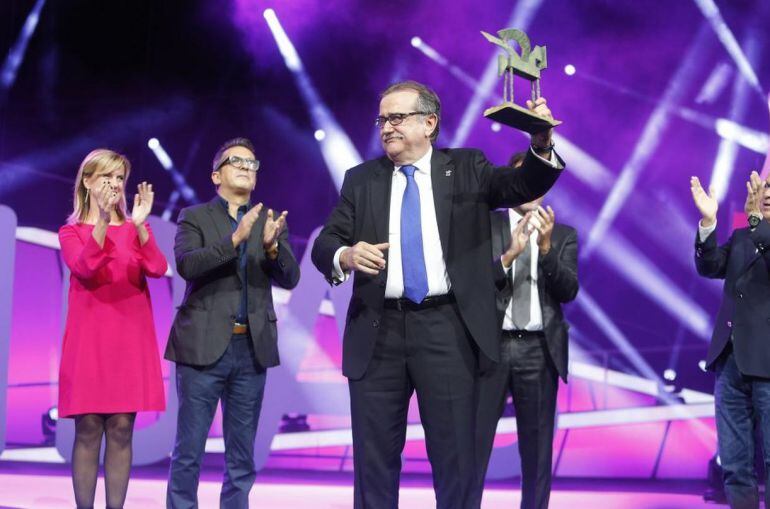 Josep Maria Martí i Martí acompanyat de Gemma Nierga, Andreu Buenafuente i Xavier Sardà