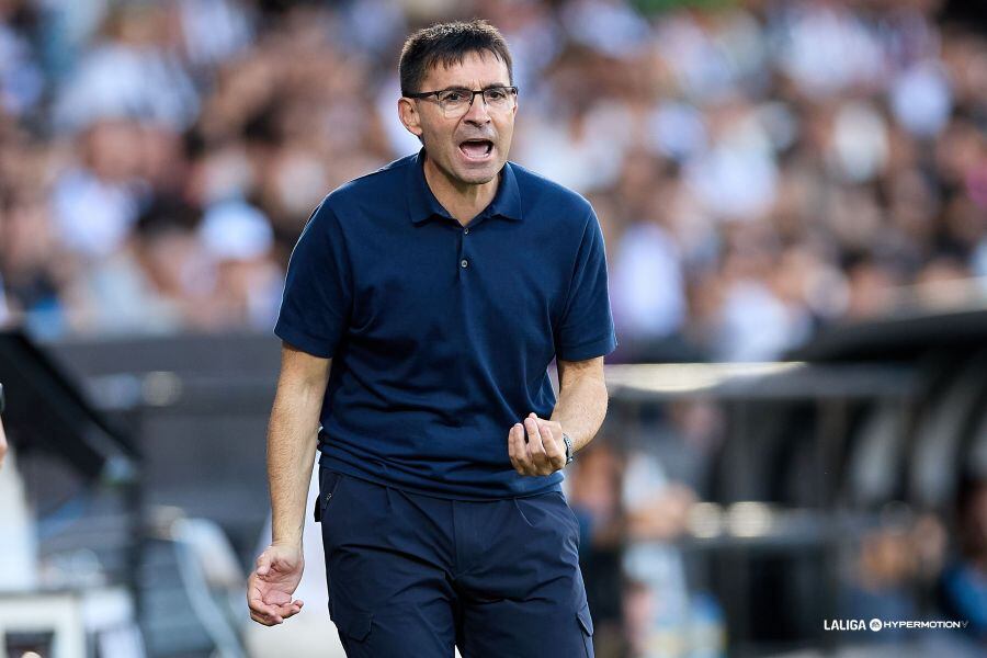 Asier Garitano durante su último partido como entrenador del Sporting, en Castellón.