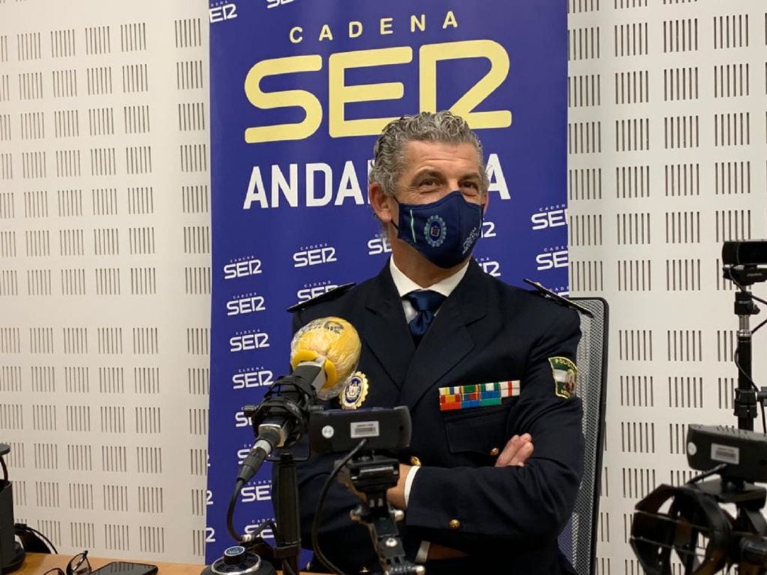 José Medina Arteaga, Jefe de la Policía Local de Sevilla durante la entrevista en Hoy por Hoy Sevilla en los estudios de Radio Sevilla