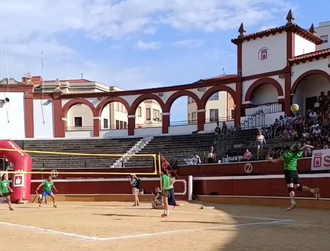 Una de las finales del domingo en La Chata.