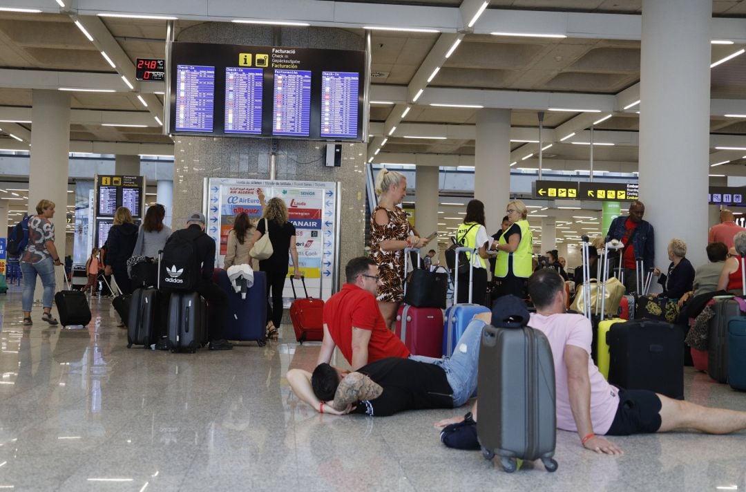 Pasajeros de Thomas Cook en el aeropuerto de Palma