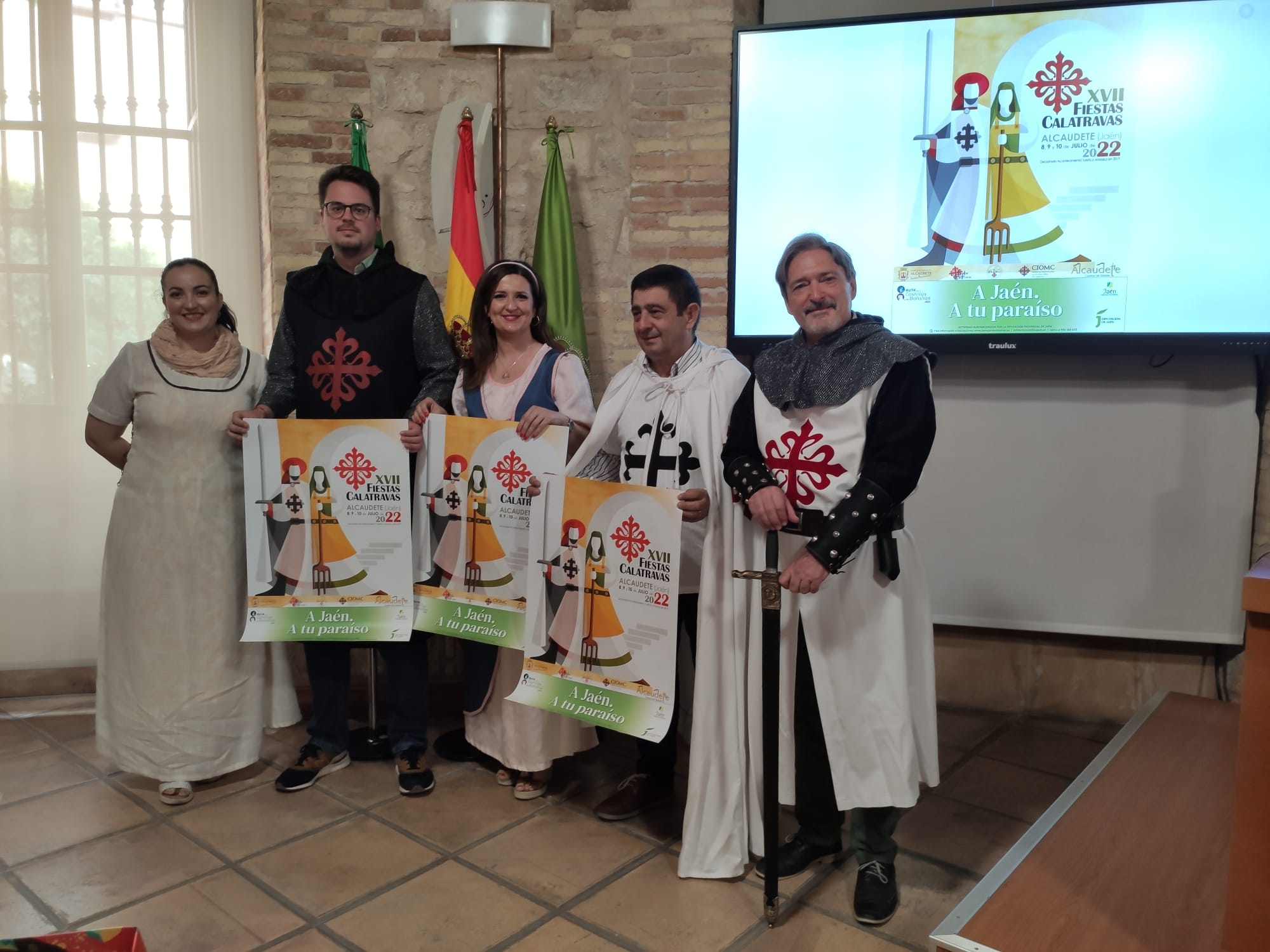 Personalidades de la Diputación Provincial de Jaén y el Ayuntamiento de Alcaudete durante la presentación de las Fiestas Calatravas de esta localidad