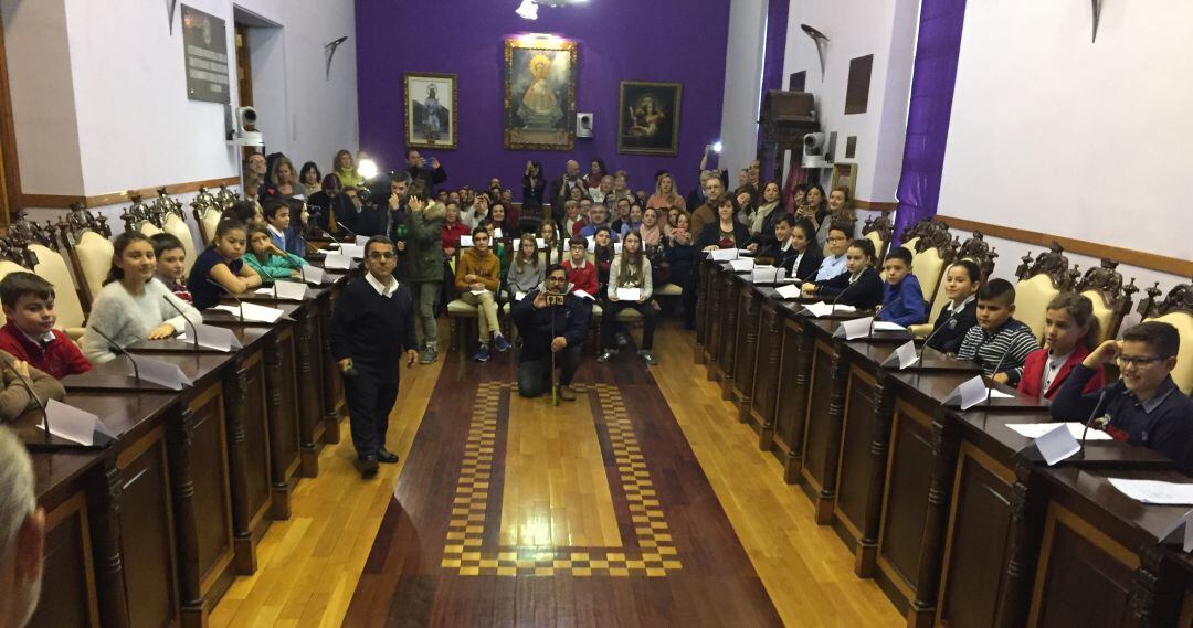 Los escolares han sido protagonistas hoy en la vida política jiennense