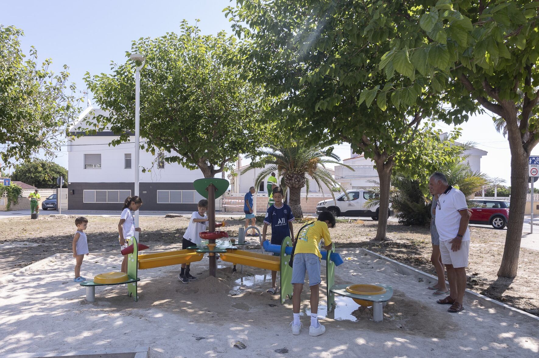 Juego de agua instalado en el parque de Els Mareyns de Rafalcaïd.