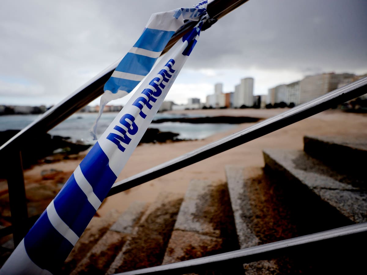 Alerta roja en Galicia y A Coruña por temporal marítimo: olas de hasta 9 metros y vientos de 88 km/h