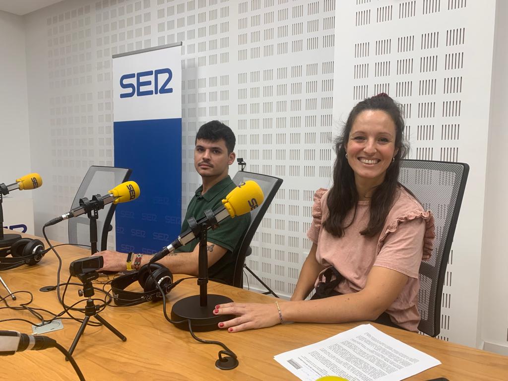 Ana Moreno, coordinadora de comunicación de Climathon Sevilla y Julio Chávez, responsable de comunicación de Quantica Renovables