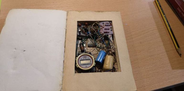 Libro-bomba hallado en Badajoz.