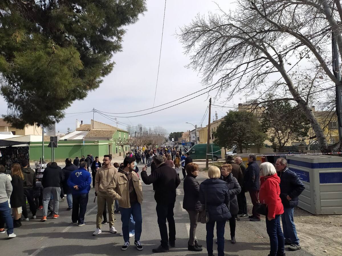 La AA.VV de las Virtudes muestra su rechazo al traslado del almuerzo festero del Ecuador