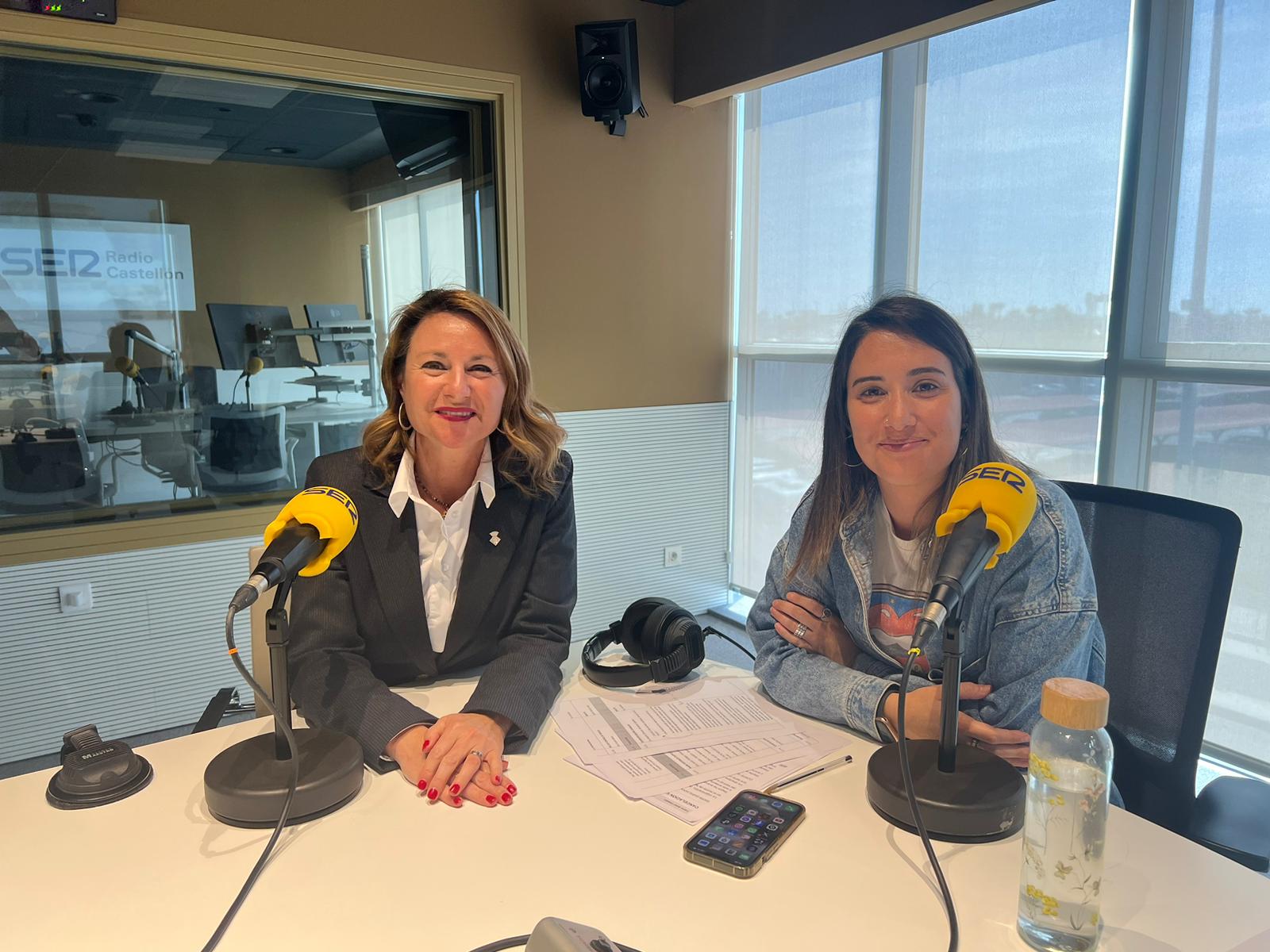 La alcaldesa de Castellón, Begoña Carrasco, en el programa Hoy por Hoy Castellón, junto a Andrea Jarque.