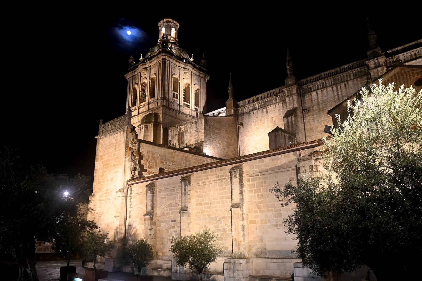Catedral de Coria con la nueva iluminación