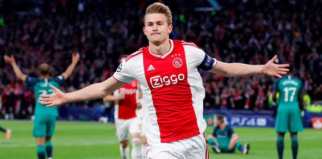 De Ligt celebra un gol ante el Tottenham