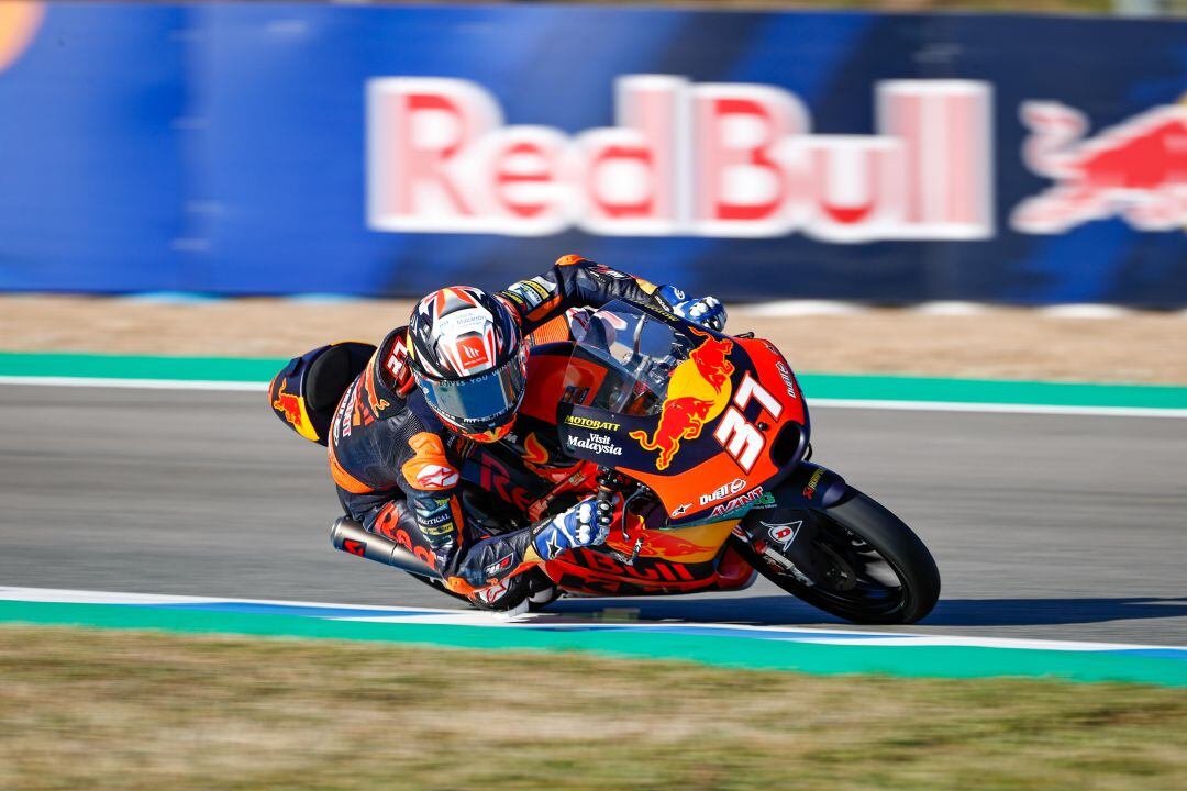 Pedro Acosta durante la carrera en el Circuito de Jerez